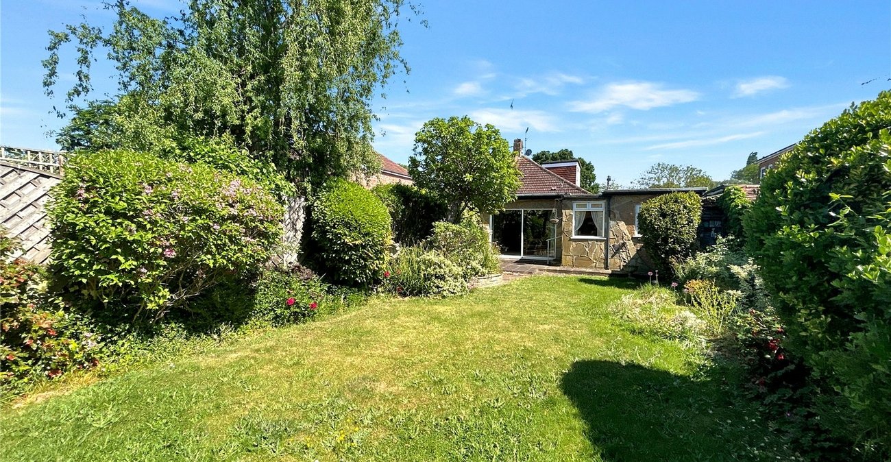 3 bedroom bungalow for sale in Sidcup | Robinson Jackson