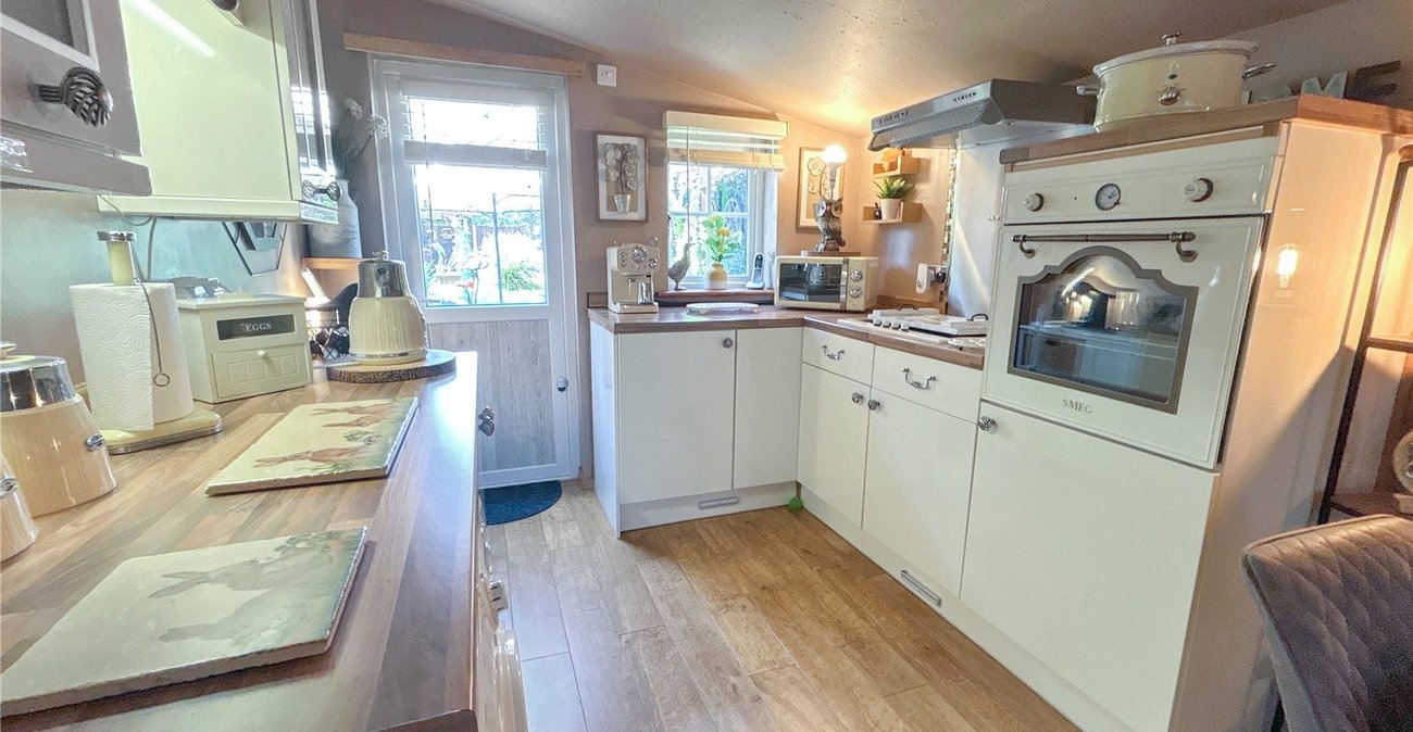 2 bedroom bungalow for sale in Sidcup | Robinson Jackson