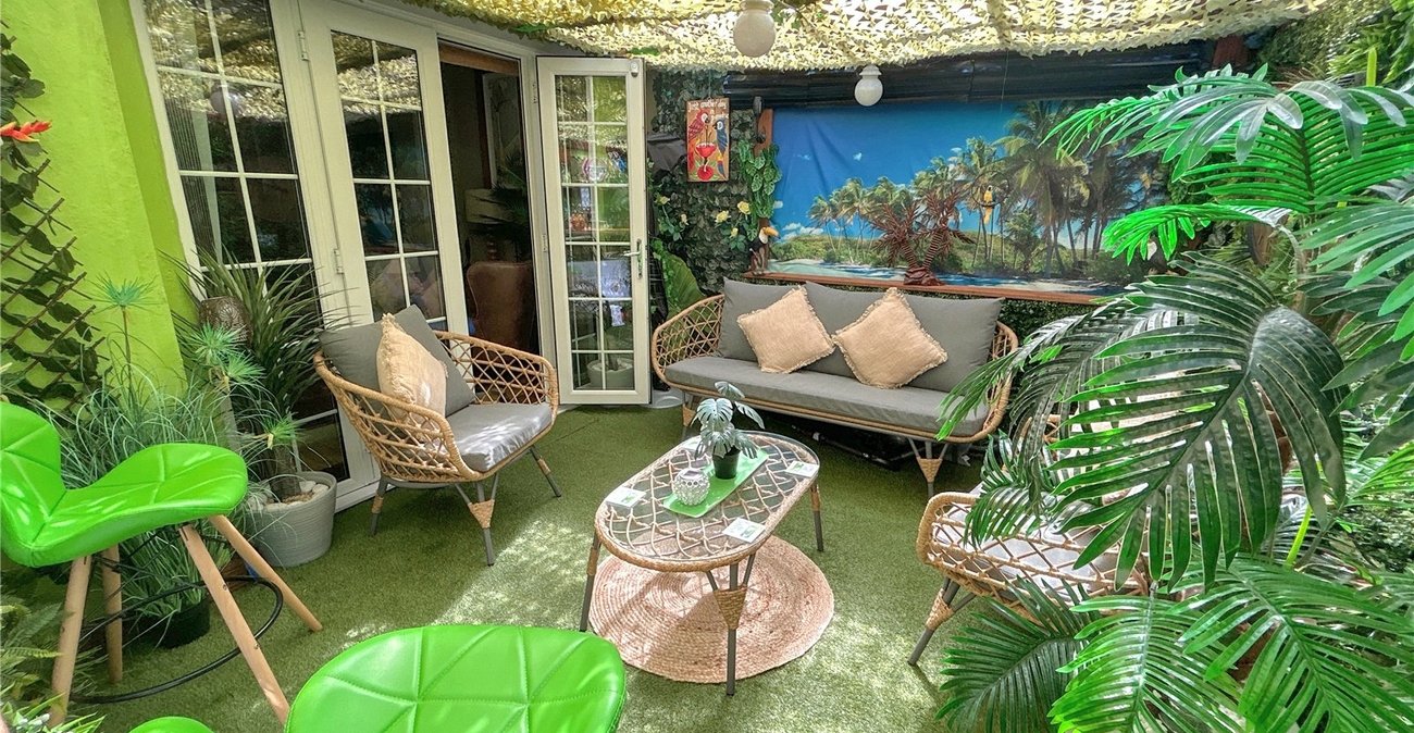 2 bedroom bungalow for sale in Sidcup | Robinson Jackson