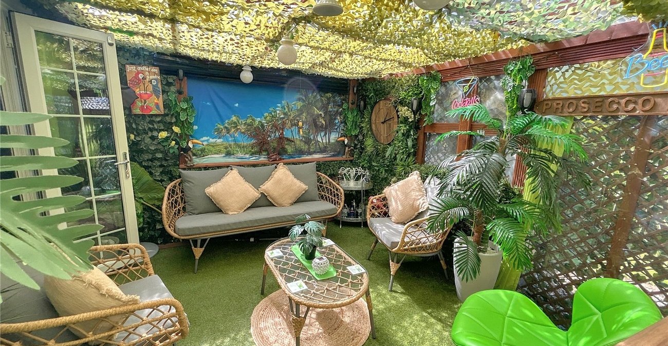 2 bedroom bungalow for sale in Sidcup | Robinson Jackson