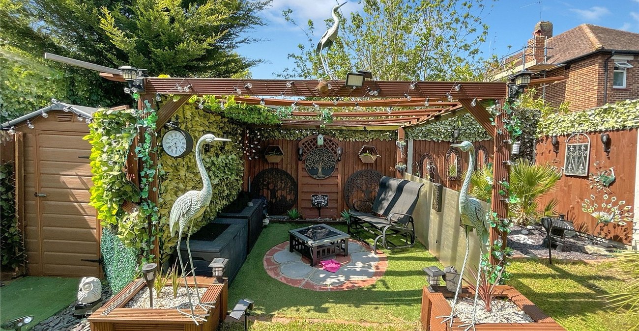 2 bedroom bungalow for sale in Sidcup | Robinson Jackson