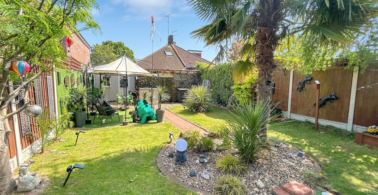 2 bedroom bungalow for sale in Sidcup | Robinson Jackson