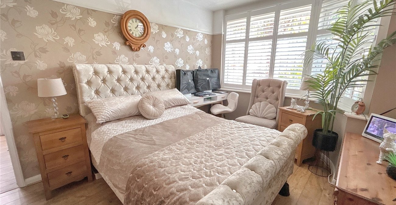 2 bedroom bungalow for sale in Sidcup | Robinson Jackson