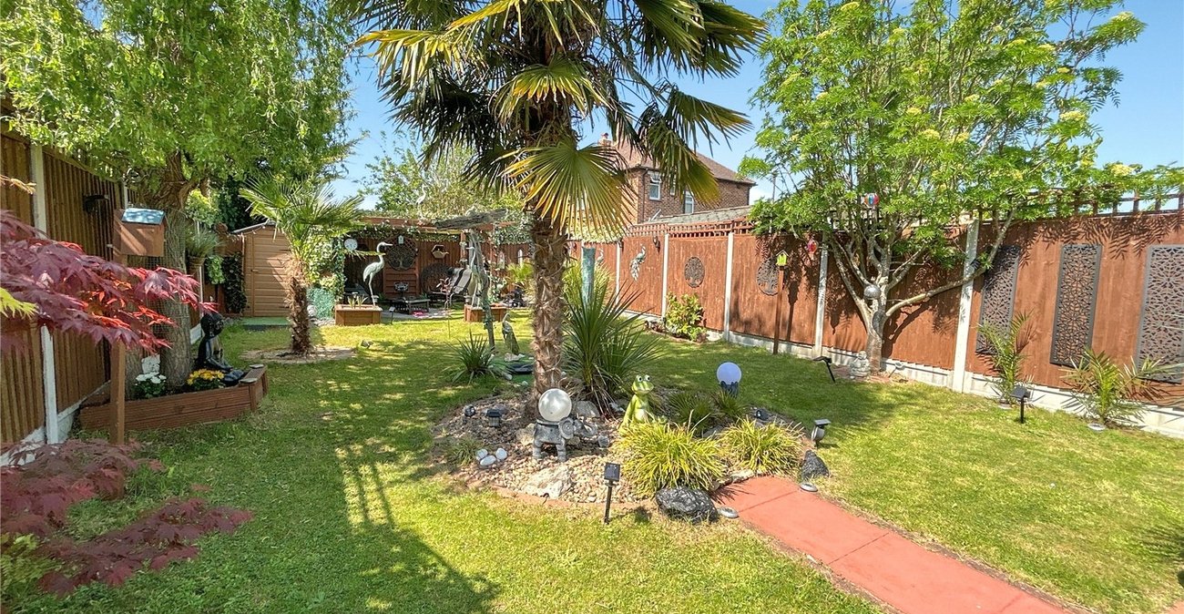 2 bedroom bungalow for sale in Sidcup | Robinson Jackson