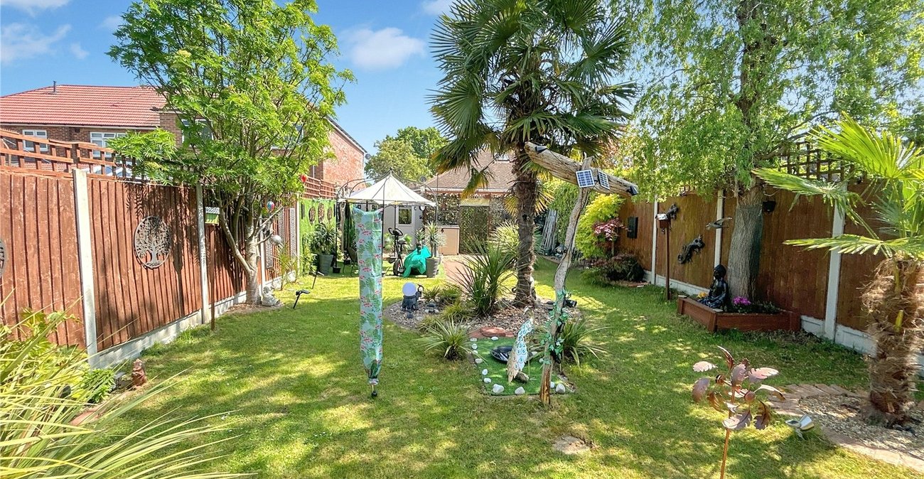 2 bedroom bungalow for sale in Sidcup | Robinson Jackson