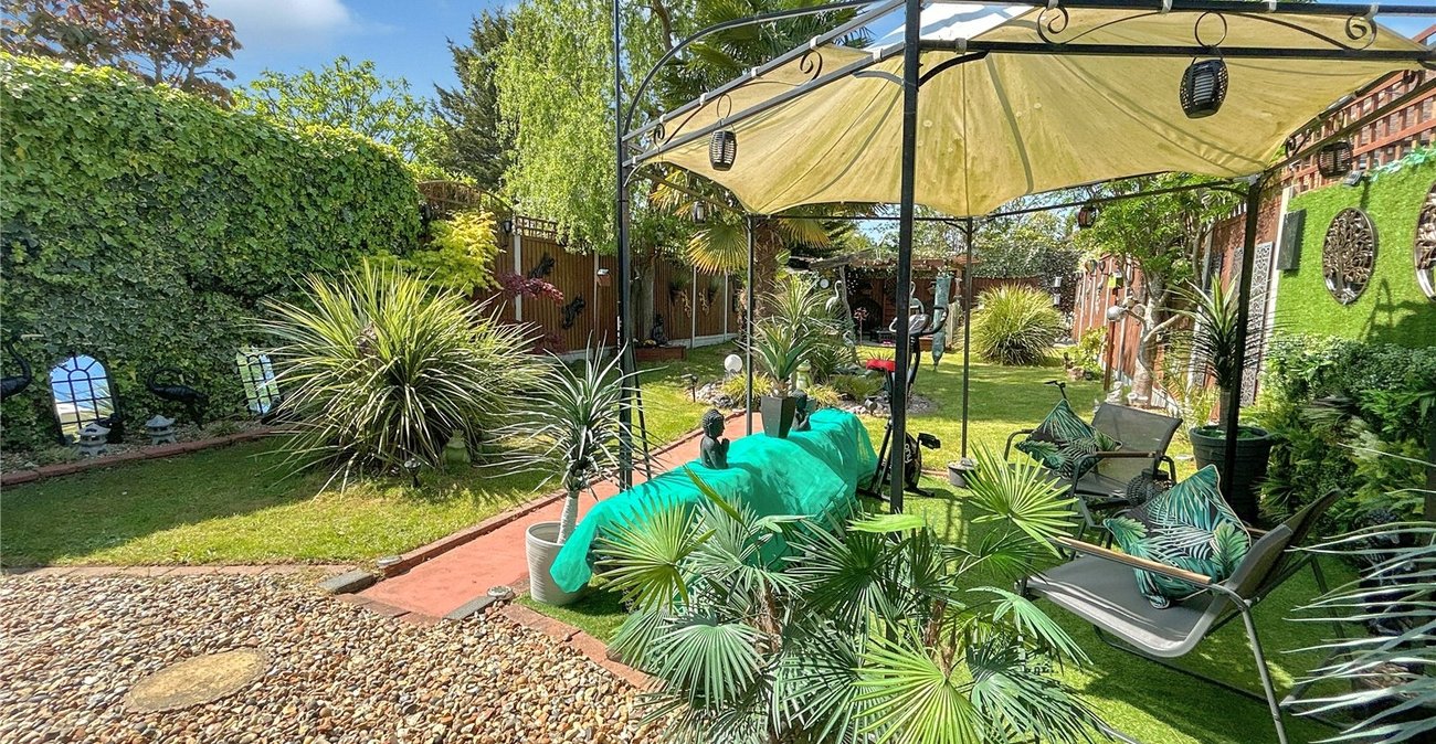 2 bedroom bungalow for sale in Sidcup | Robinson Jackson