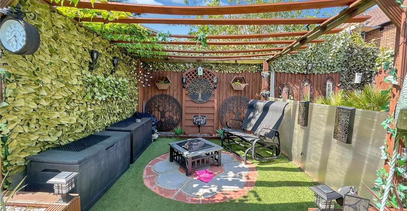 2 bedroom bungalow for sale in Sidcup | Robinson Jackson