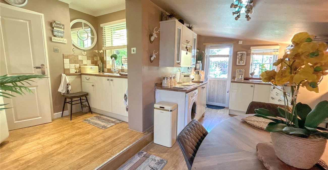 2 bedroom bungalow for sale in Sidcup | Robinson Jackson