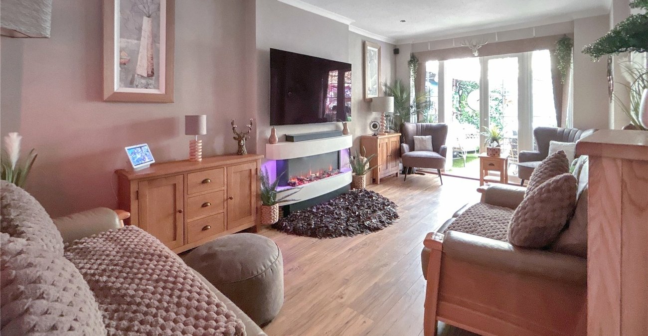 2 bedroom bungalow for sale in Sidcup | Robinson Jackson