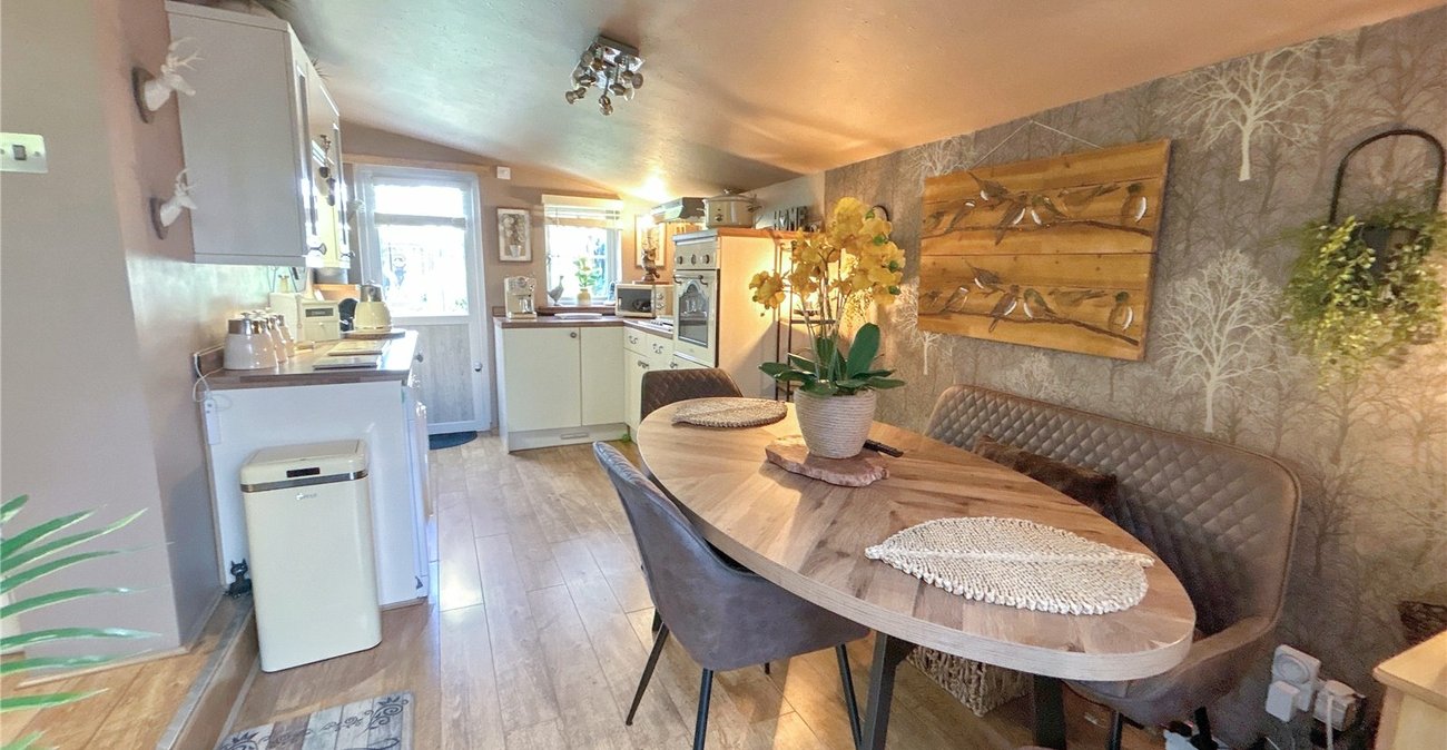 2 bedroom bungalow for sale in Sidcup | Robinson Jackson