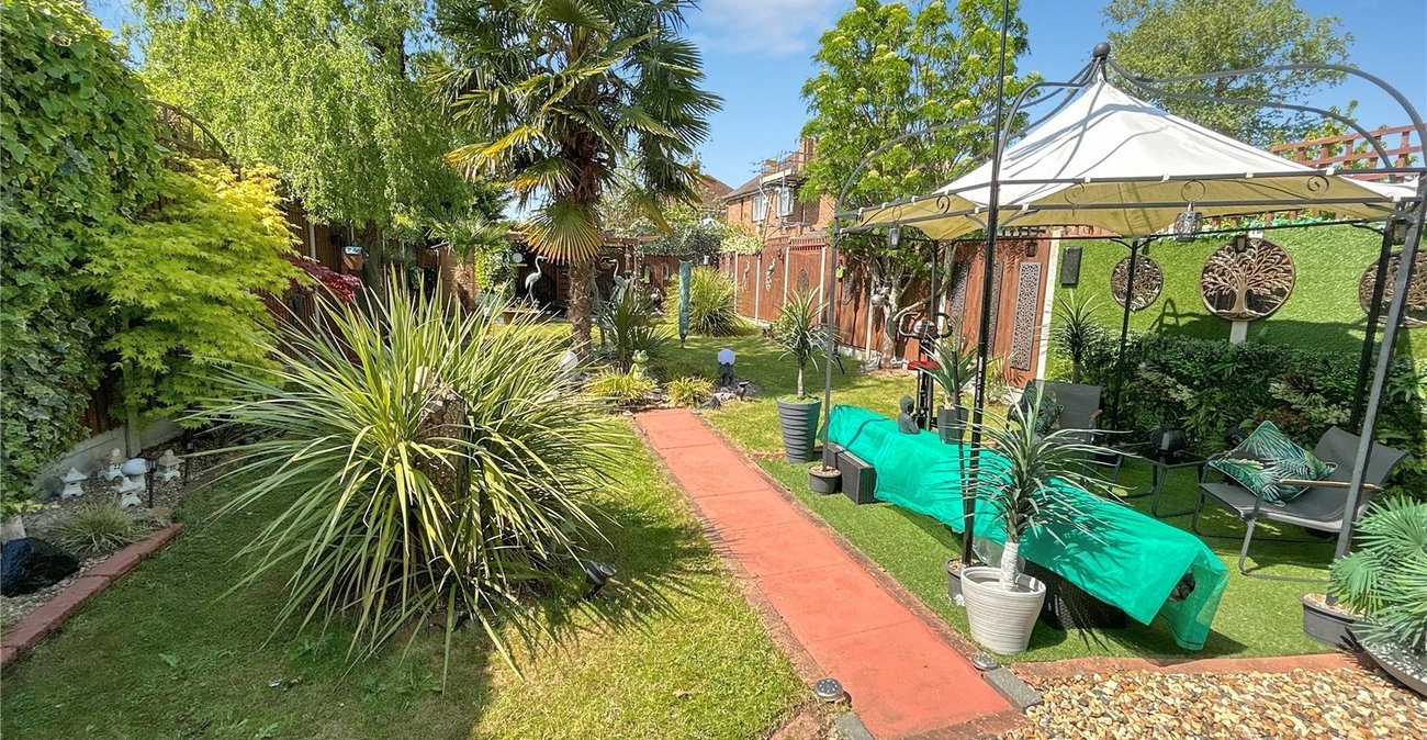 2 bedroom bungalow for sale in Sidcup | Robinson Jackson