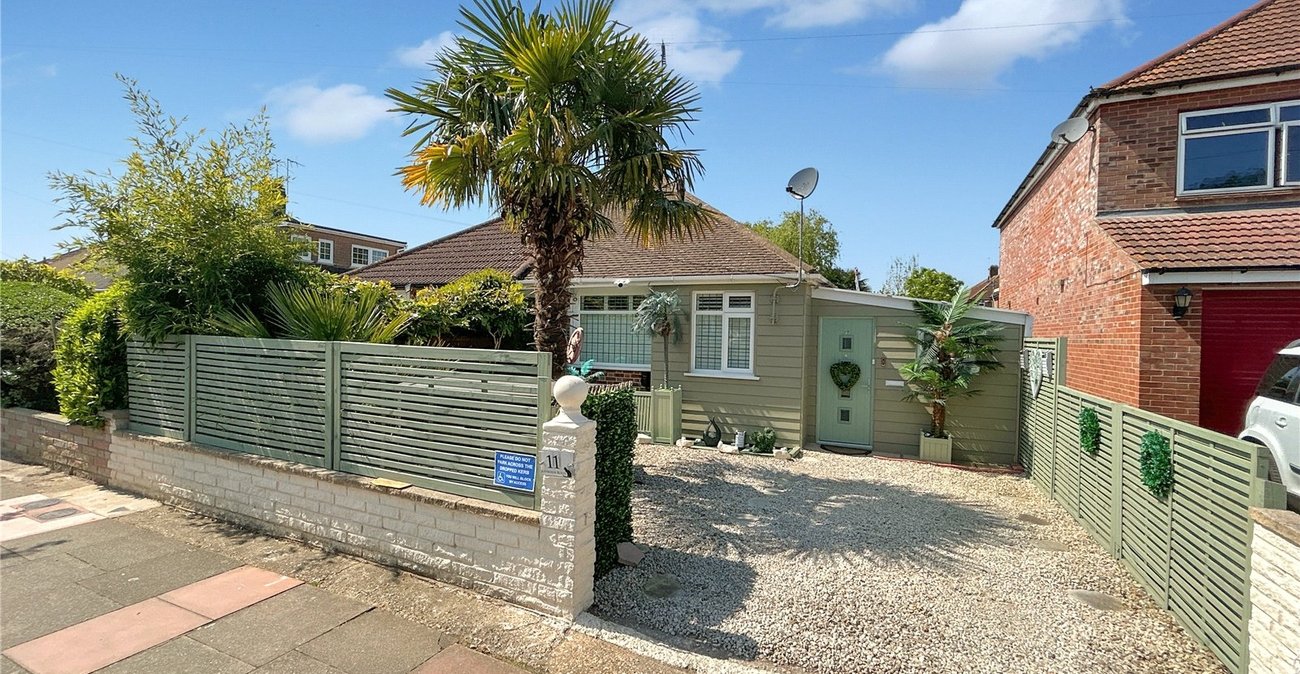 2 bedroom bungalow for sale in Sidcup | Robinson Jackson