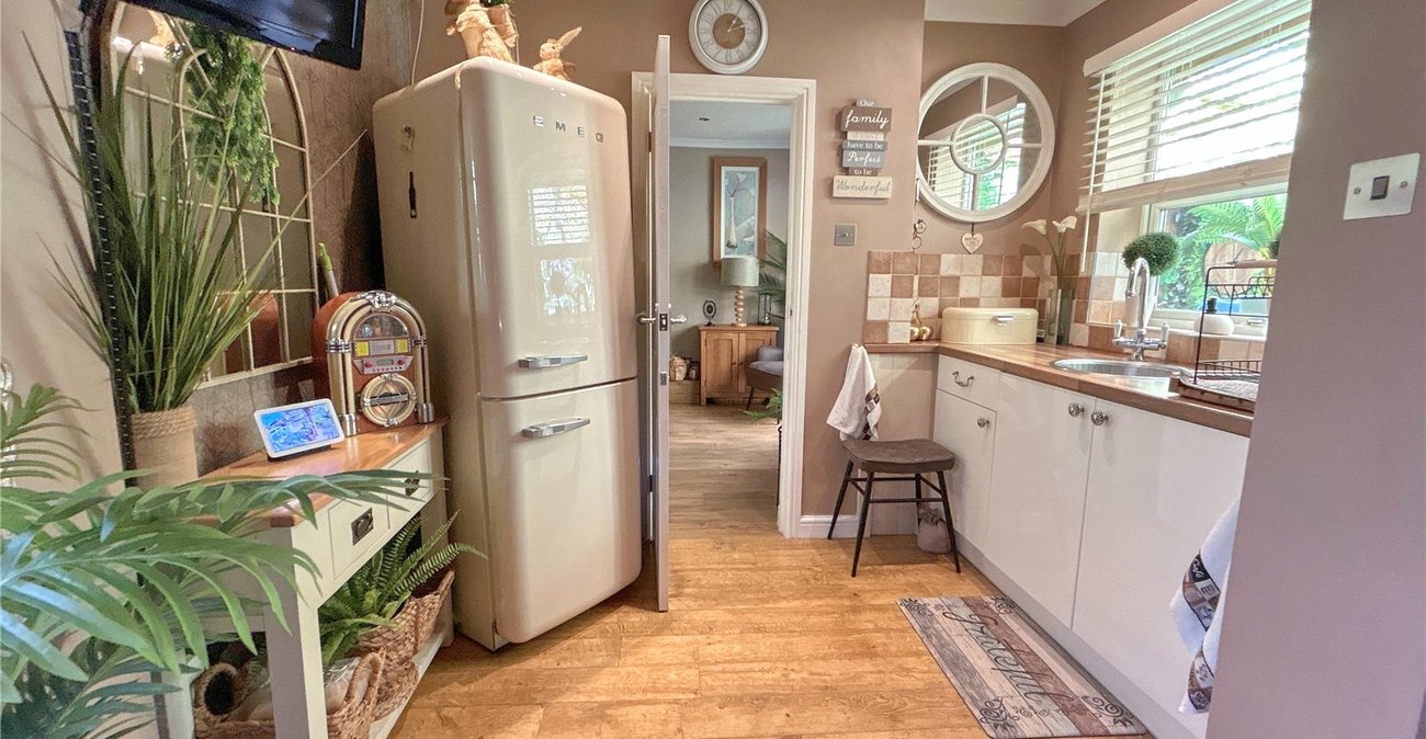 2 bedroom bungalow for sale in Sidcup | Robinson Jackson