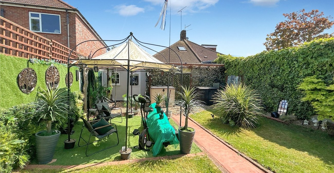 2 bedroom bungalow for sale in Sidcup | Robinson Jackson