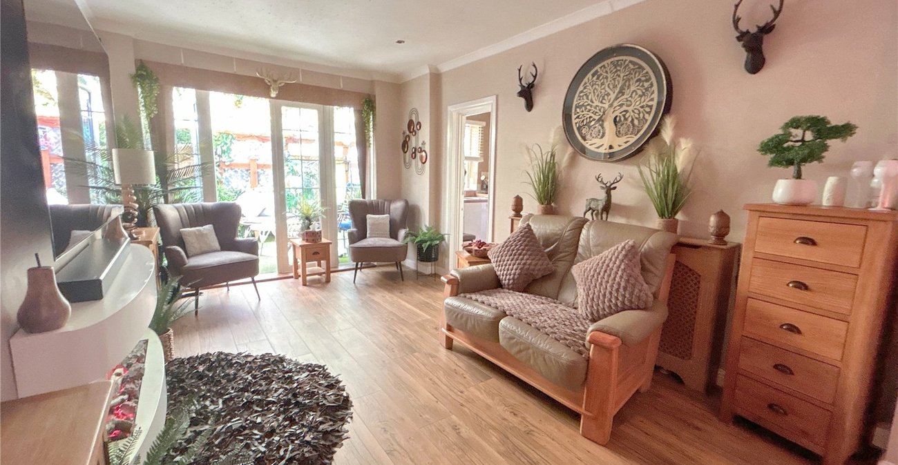 2 bedroom bungalow for sale in Sidcup | Robinson Jackson