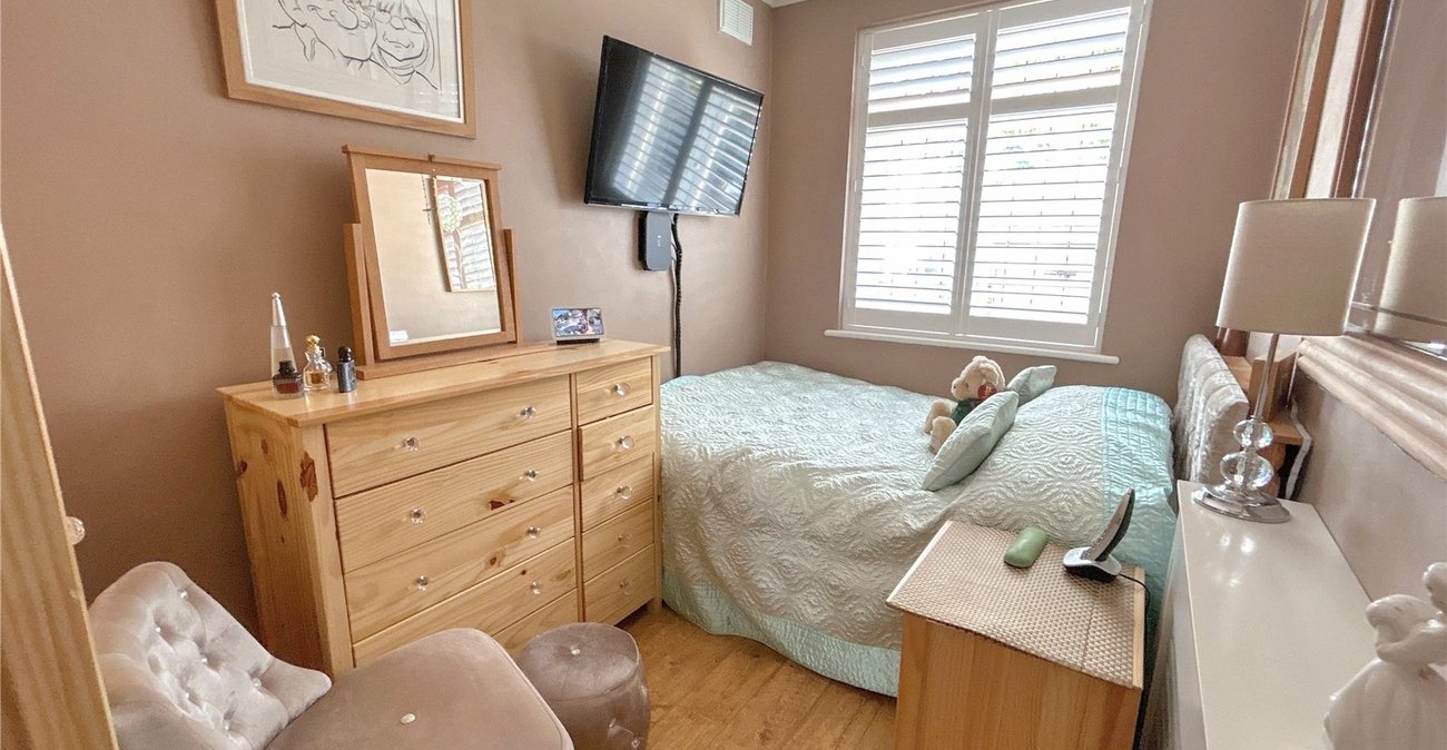 2 bedroom bungalow for sale in Sidcup | Robinson Jackson