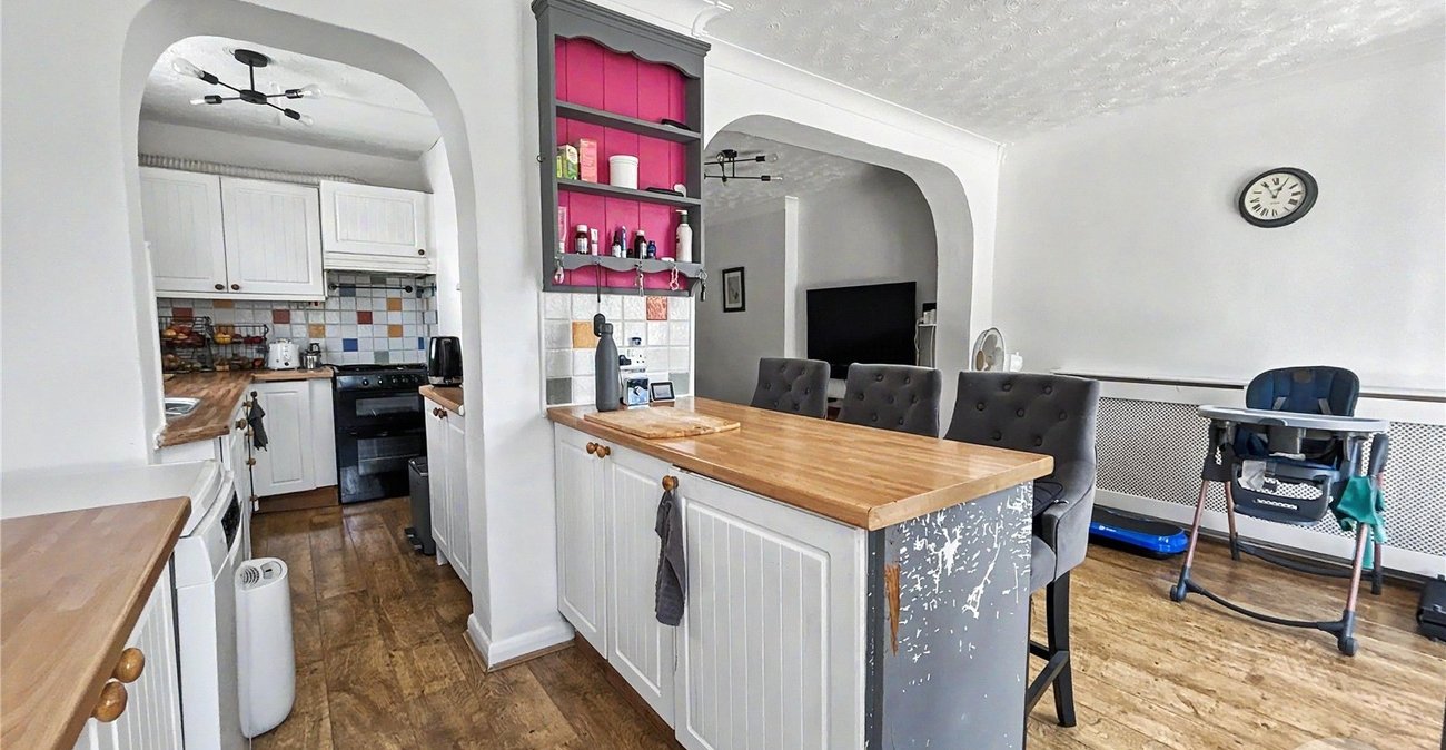 3 bedroom bungalow for sale in Sidcup | Robinson Jackson
