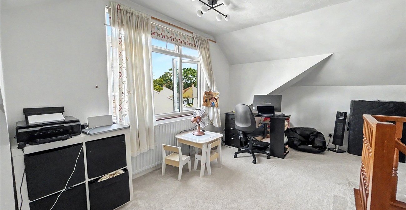 3 bedroom bungalow for sale in Sidcup | Robinson Jackson