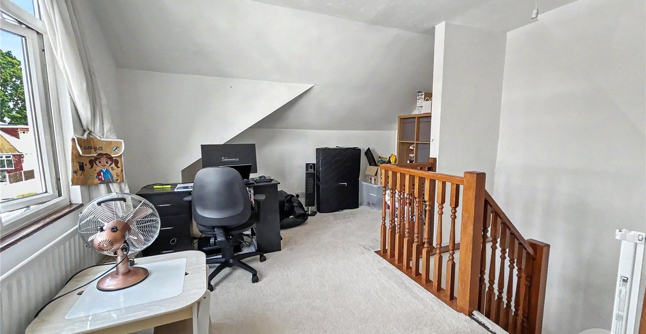 3 bedroom bungalow for sale in Sidcup | Robinson Jackson