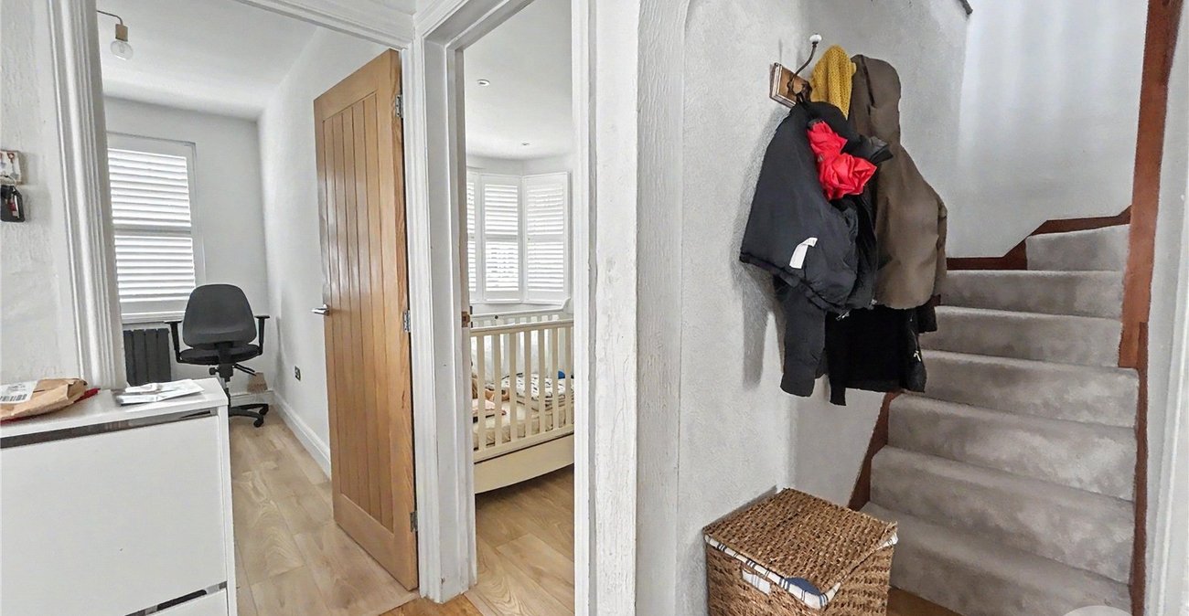 3 bedroom bungalow for sale in Sidcup | Robinson Jackson