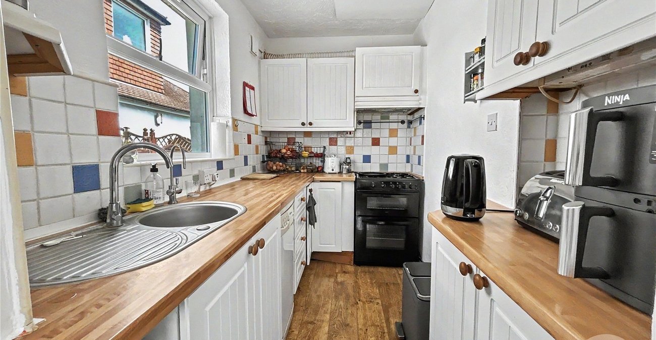 3 bedroom bungalow for sale in Sidcup | Robinson Jackson