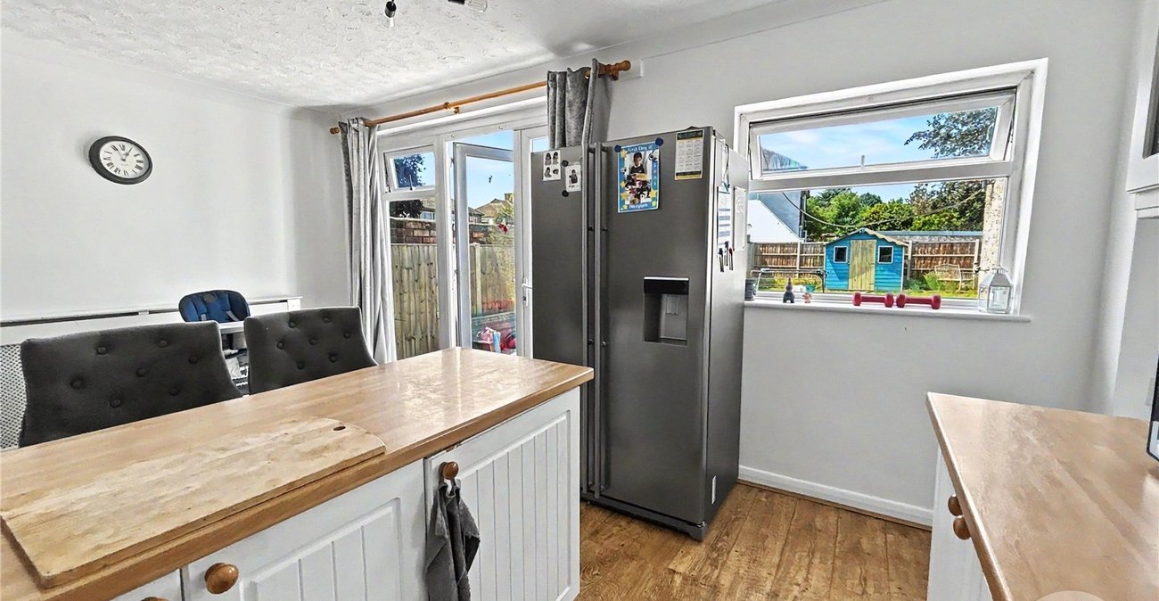 3 bedroom bungalow for sale in Sidcup | Robinson Jackson