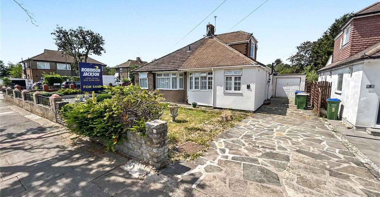 3 bedroom bungalow for sale in Sidcup | Robinson Jackson