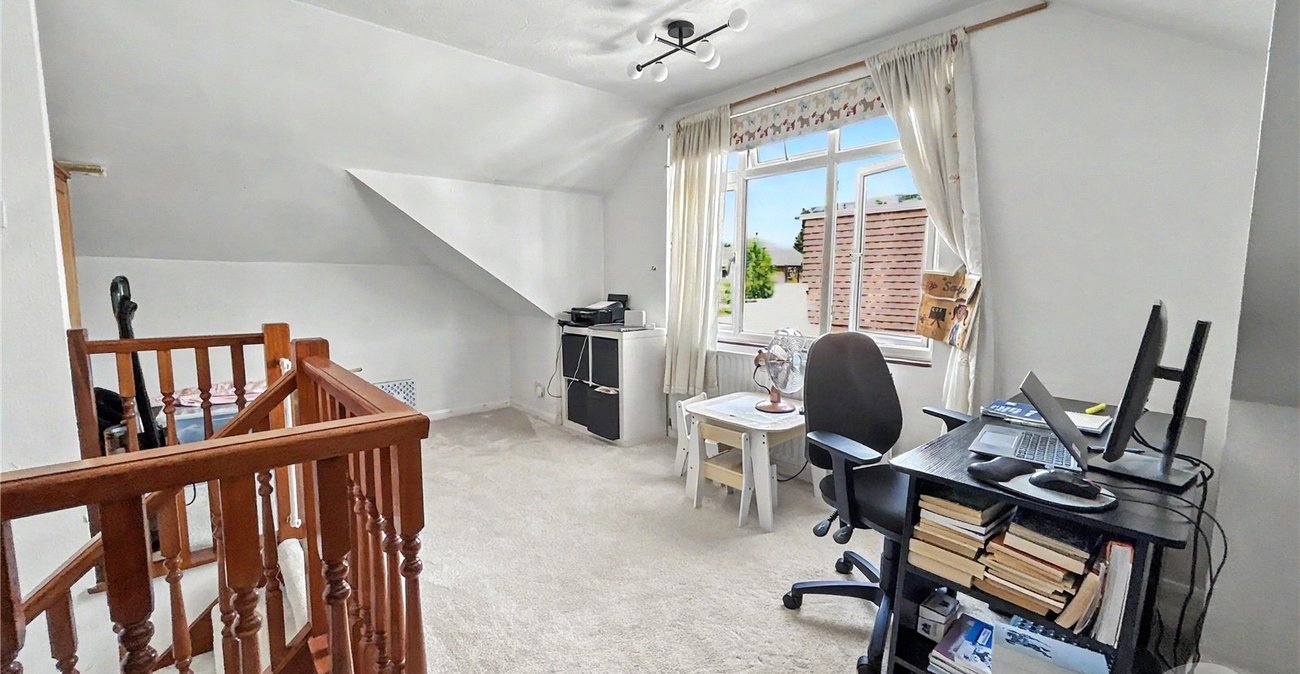3 bedroom bungalow for sale in Sidcup | Robinson Jackson