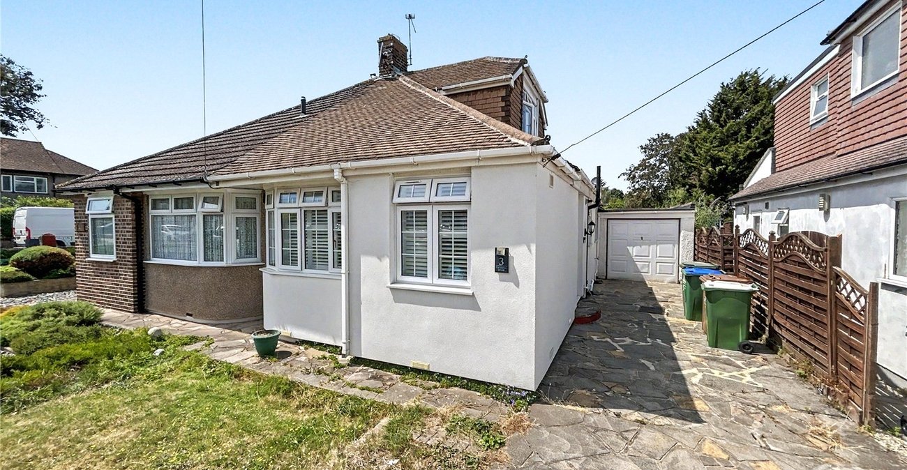 3 bedroom bungalow for sale in Sidcup | Robinson Jackson