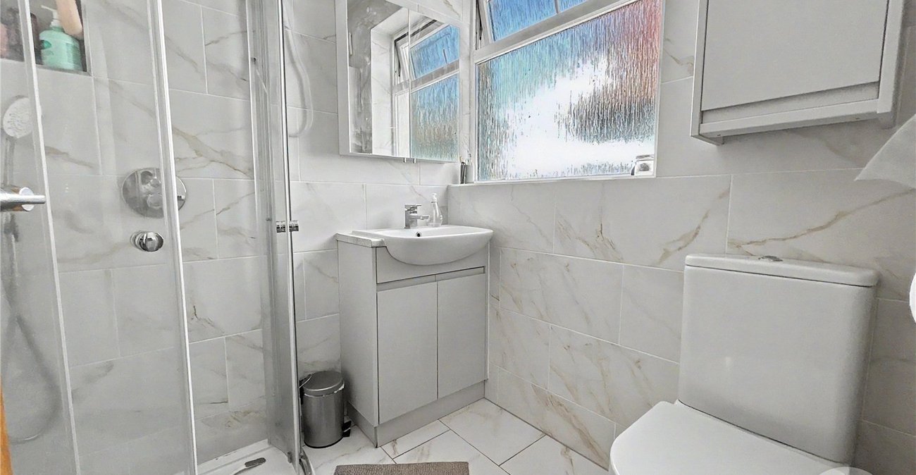 3 bedroom bungalow for sale in Sidcup | Robinson Jackson