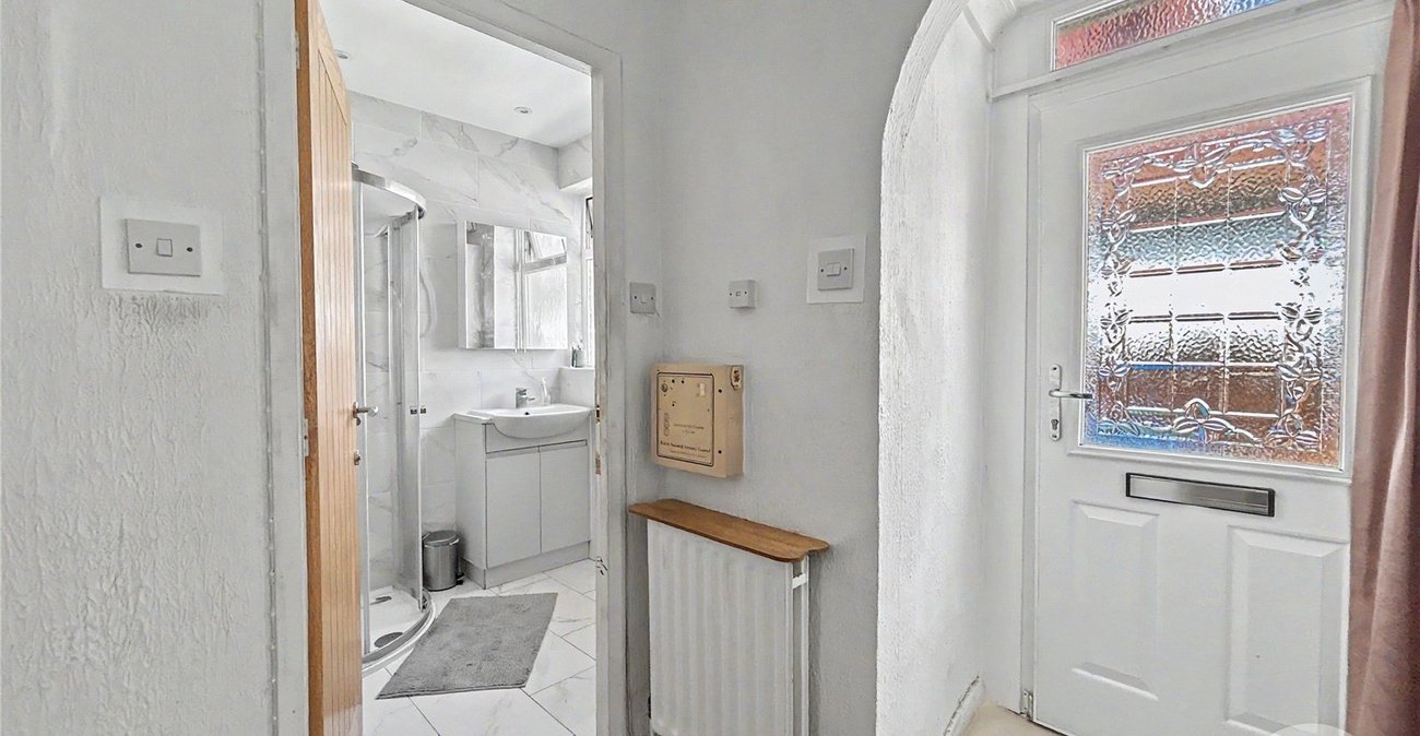 3 bedroom bungalow for sale in Sidcup | Robinson Jackson