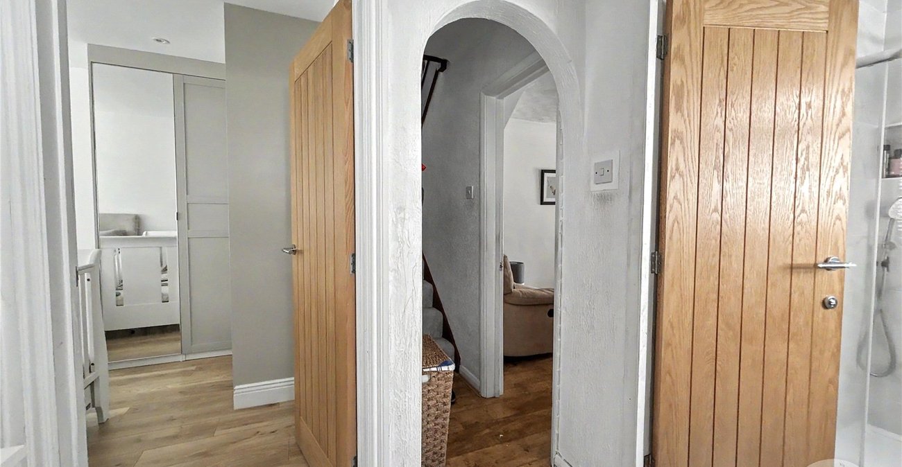 3 bedroom bungalow for sale in Sidcup | Robinson Jackson