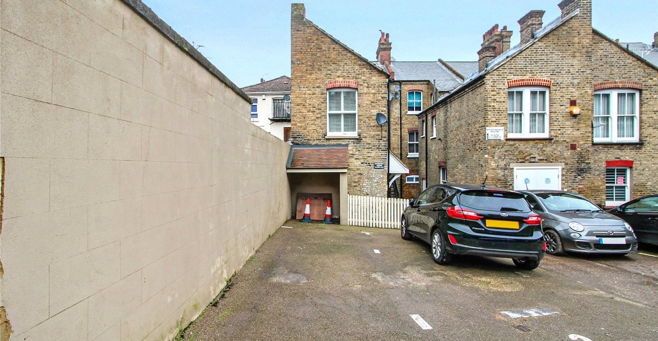 1 bedroom property for sale in St. Bartholomews Lane | Robinson Michael & Jackson