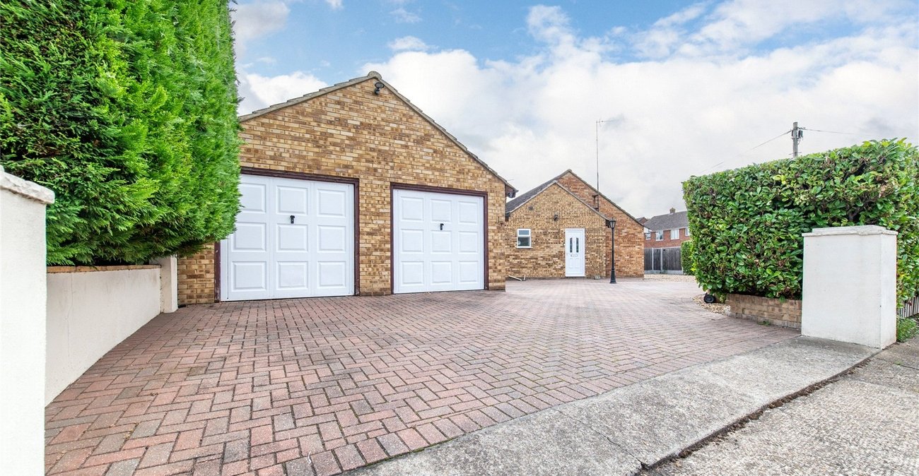 2 bedroom bungalow for sale in Sittingbourne | Robinson Michael & Jackson