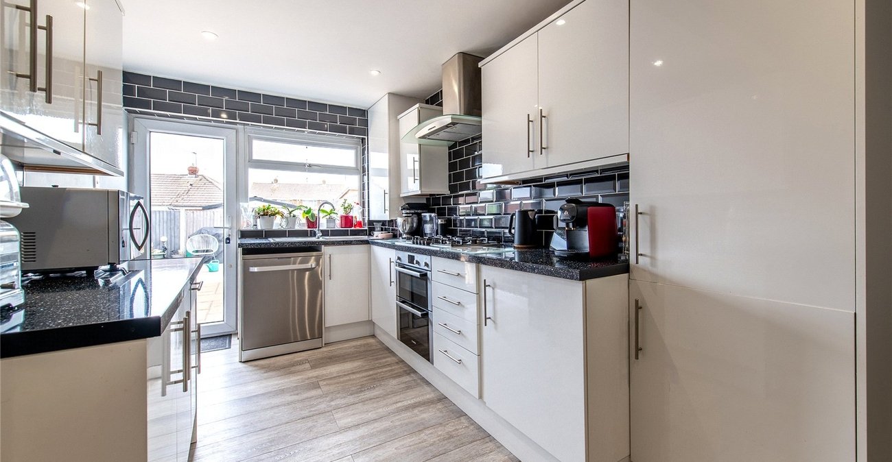2 bedroom bungalow for sale in Sittingbourne | Robinson Michael & Jackson