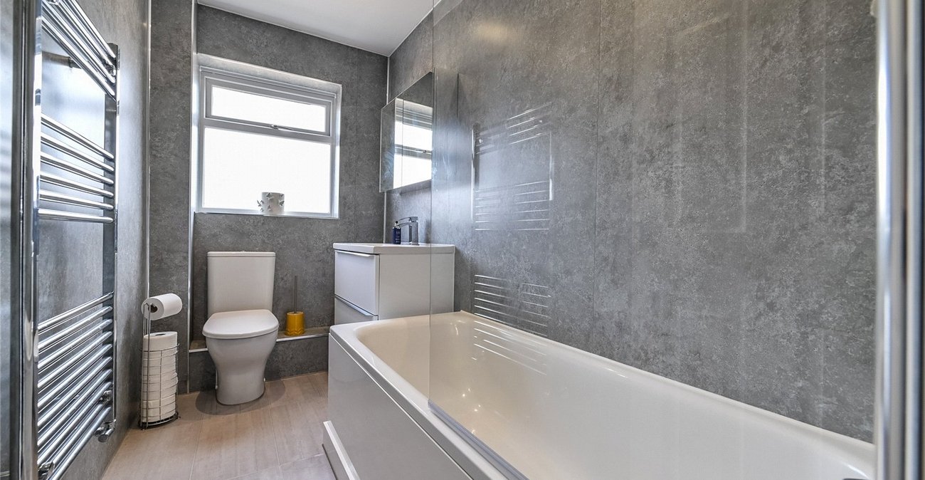 2 bedroom bungalow for sale in Sittingbourne | Robinson Michael & Jackson