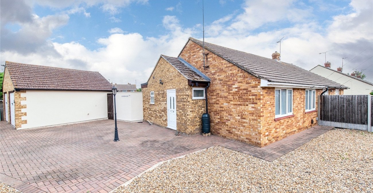 2 bedroom bungalow for sale in Sittingbourne | Robinson Michael & Jackson