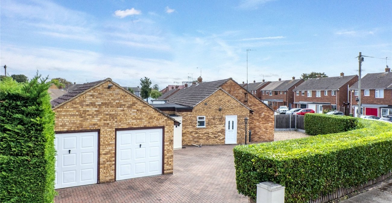 2 bedroom bungalow for sale in Sittingbourne | Robinson Michael & Jackson