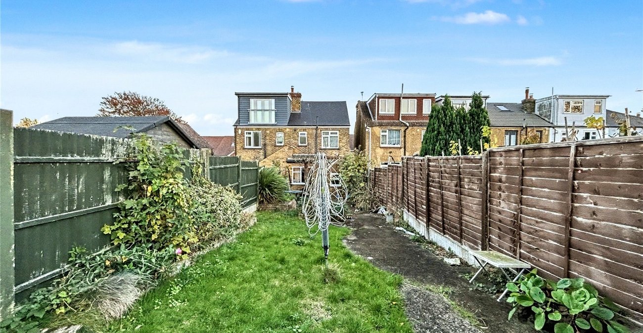 2 bedroom house for sale in Rainham | Robinson Michael & Jackson