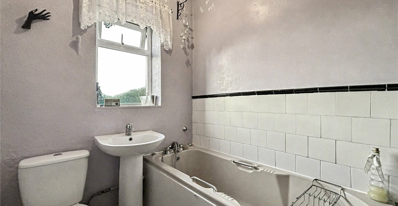 2 bedroom house for sale in Rainham | Robinson Michael & Jackson