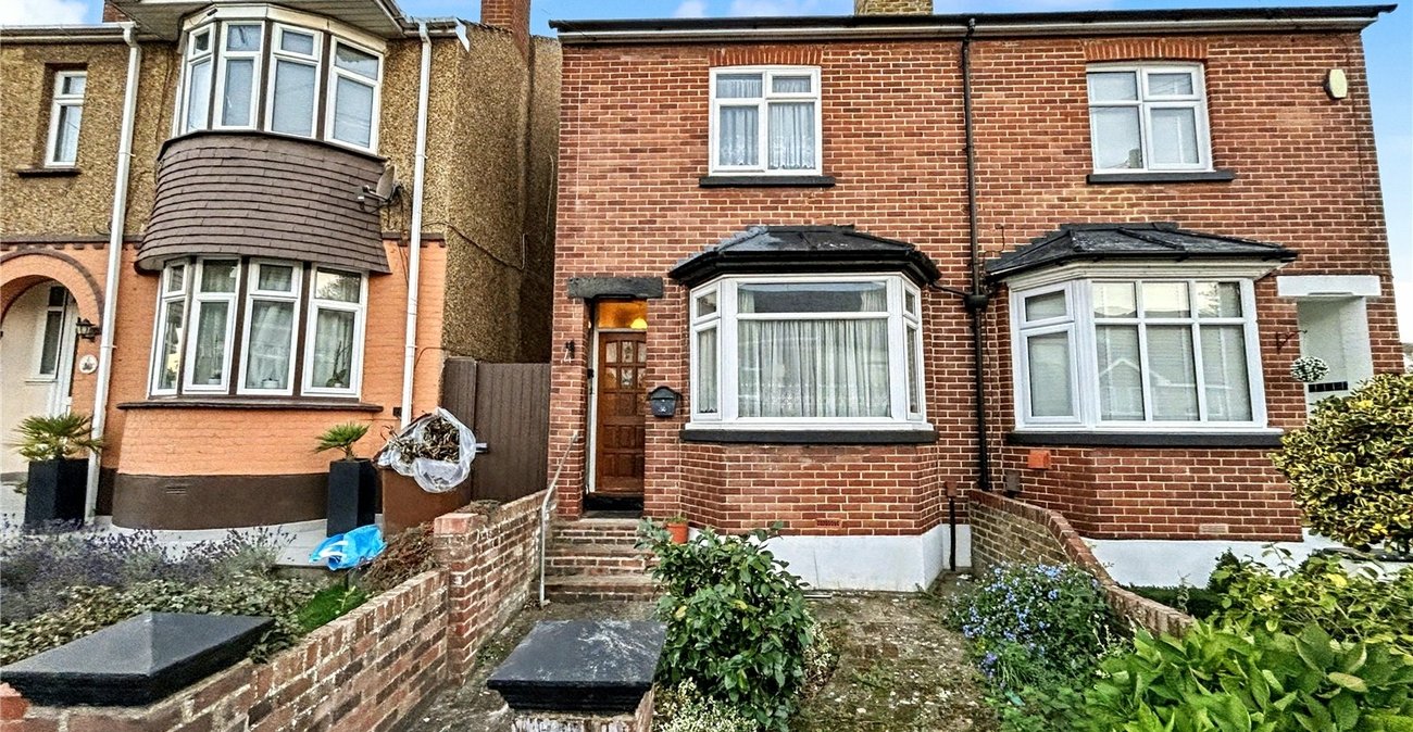 2 bedroom house for sale in Rainham | Robinson Michael & Jackson