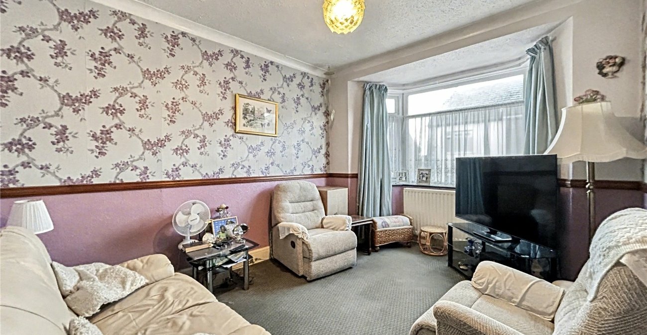 2 bedroom house for sale in Rainham | Robinson Michael & Jackson