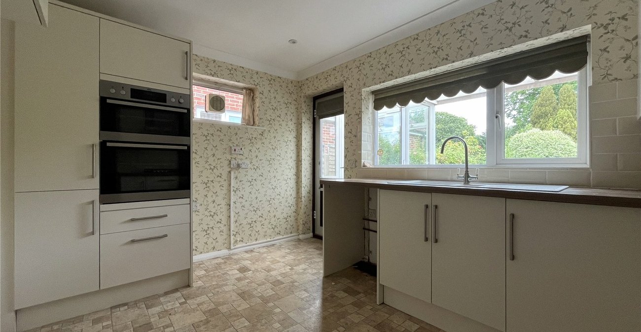 3 bedroom bungalow for sale in Blue Bell Hill | Robinson Michael & Jackson