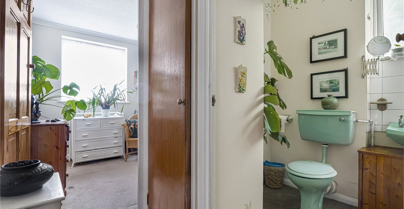 2 bedroom property for sale in London Road | Robinson Jackson
