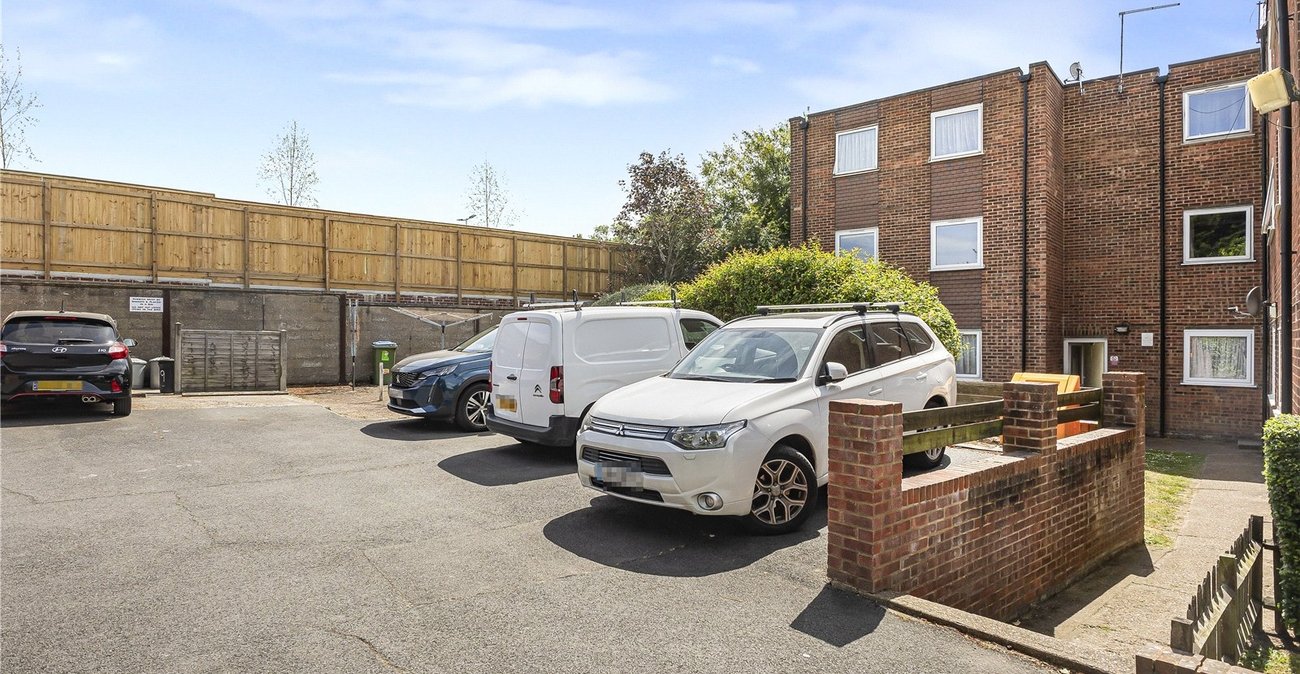2 bedroom property for sale in London Road | Robinson Jackson
