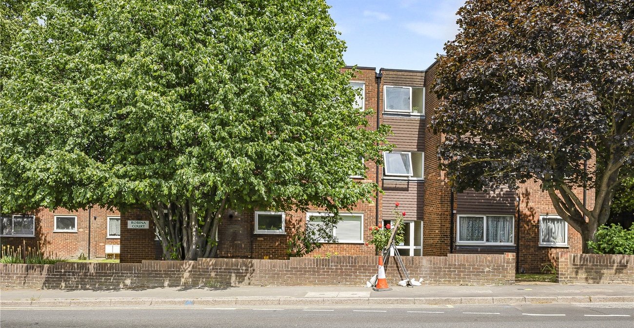 2 bedroom property for sale in London Road | Robinson Jackson