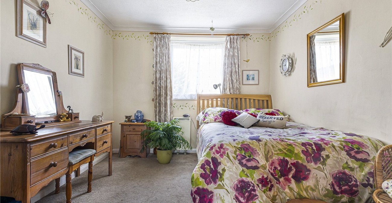 2 bedroom property for sale in London Road | Robinson Jackson