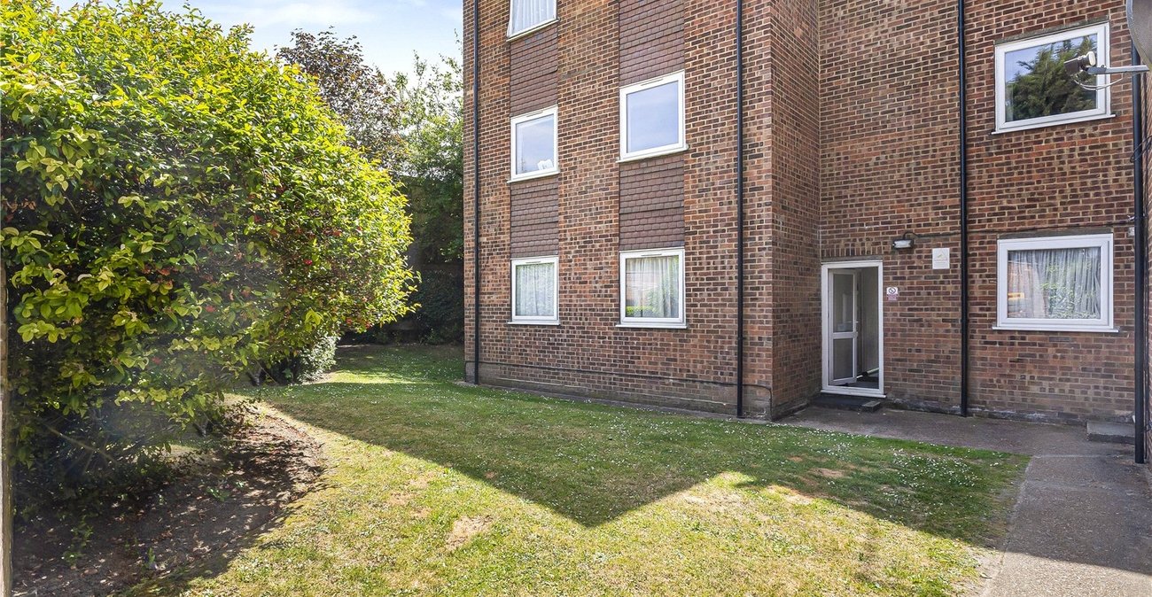 2 bedroom property for sale in London Road | Robinson Jackson