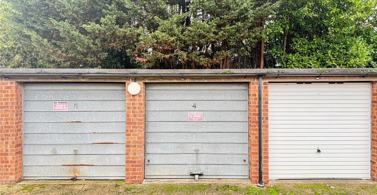 2 bedroom property for sale in London Road | Robinson Jackson