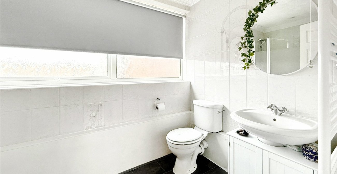 2 bedroom property for sale in London Road | Robinson Jackson